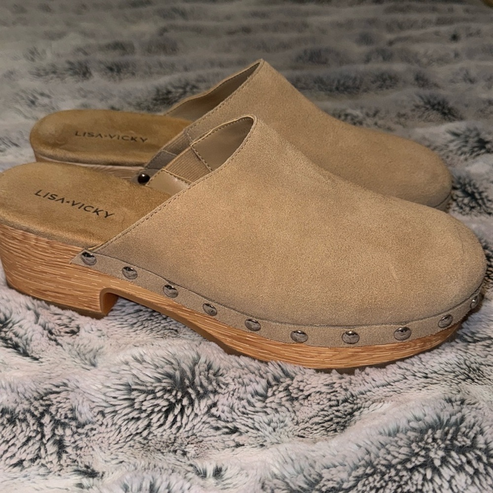 Brand new never worn womens lisa and Vicky clogs